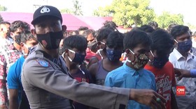 VIDEO: Pengungsi Rohingya di Aceh Dibawa ke Penampungan