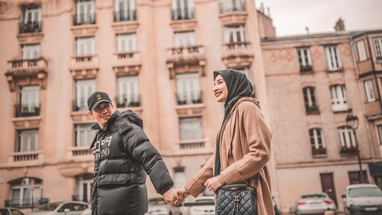 Zaskia sendiri bahkan harus operasi berkali-kali dan perutnya disuntik setiap hari. (Foto: Instagram @zaskiasungkar15)