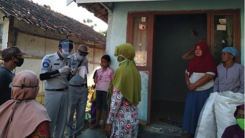 Kecelakaan lalu lintas terjadi dari arah barat ke timur Jalan Pantura Tuban-Semarang KM 12-13 Dusun Bogang, Desa Beji, Kecamatan Jenu Kabupaten Tuban.