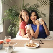 Jangan Bawa Jenis Obrolan Berikut ke Meja Kopi Kalau Gak Ingin Persahabatan Putus