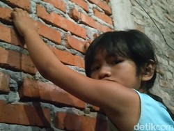 Bocah di Pekalongan Ini Lihai Panjat Dinding Bak Spiderman