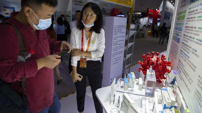 Grup perusahaan farmasi nasional China, Sinopharm dilaporkan telah mengajukan permohonan resmi ke pemerintah untuk memasarkan vaksin corona.