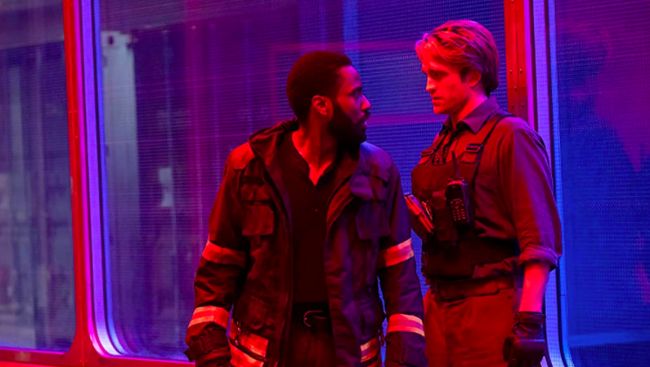 Sutradara Tenet, Christopher Nolan, senang dengan hasil penjualan tiket film itu di bioskop global meski penghasilan di pasar AS jeblok karena pandemi Covid-19.