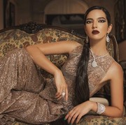 Pemotretan di Rumah, Nia Ramadhani Pakai Baju dan Perhiasan Rp3 Miliar!