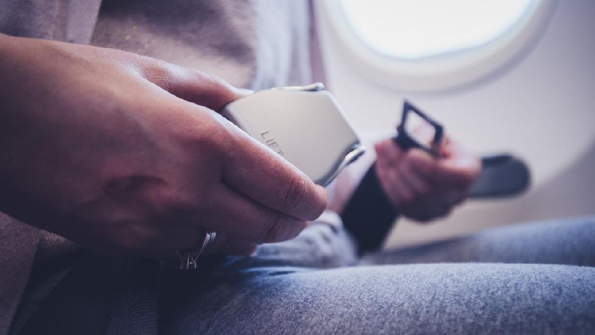 Ahli Ingatkan Penumpang: Sabuk Pengaman Benda Terkotor di Pesawat