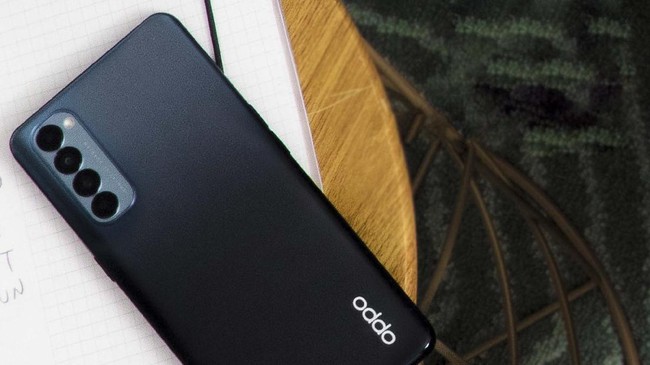 HP Oppo merupakan salah satu merk smartphone yang sudah lama beredar di Indonesia dengan harga terjangkau dan punya keunggulan di bagian kamera.