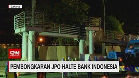 VIDEO: Pembongkaran JPO Halte Bank Indonesia