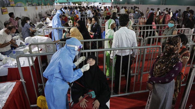 Jumlah kasus virus corona di India menembus angka 5 juta pada Rabu (16/9). Kementerian Kesehatan menyebut ada tambahan kasus positif sebanyak 90.123.