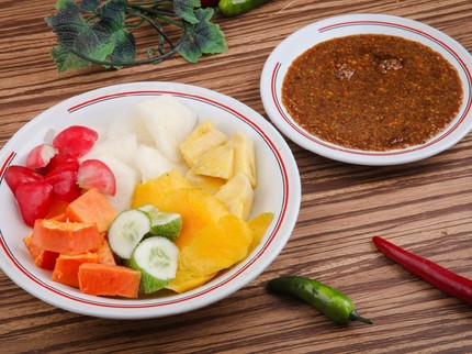 Resep Rujak Buah Segar, Sambalnya Pedas Mantap
