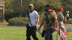 VIDEO: Pria Bersenjata di Antara Pendukung Trump di Oregon