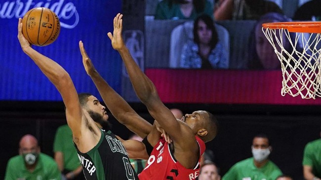 FOTO: Boston Celtics Bungkam Raptors di Gim Kelima