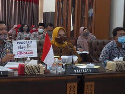 Momen Wali Kota Mojokerto Mengajar Online Siswa Soal Ekonomi Kreatif
