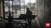 FOTO: Pindahan Sementara Warga Kampung Akuarium Warga di kampung akuarium melakukan pindahan sementara untuk menunggu rampungnya proyek pembangunan kampung susun akuarium oleh Pemprov DKI.
