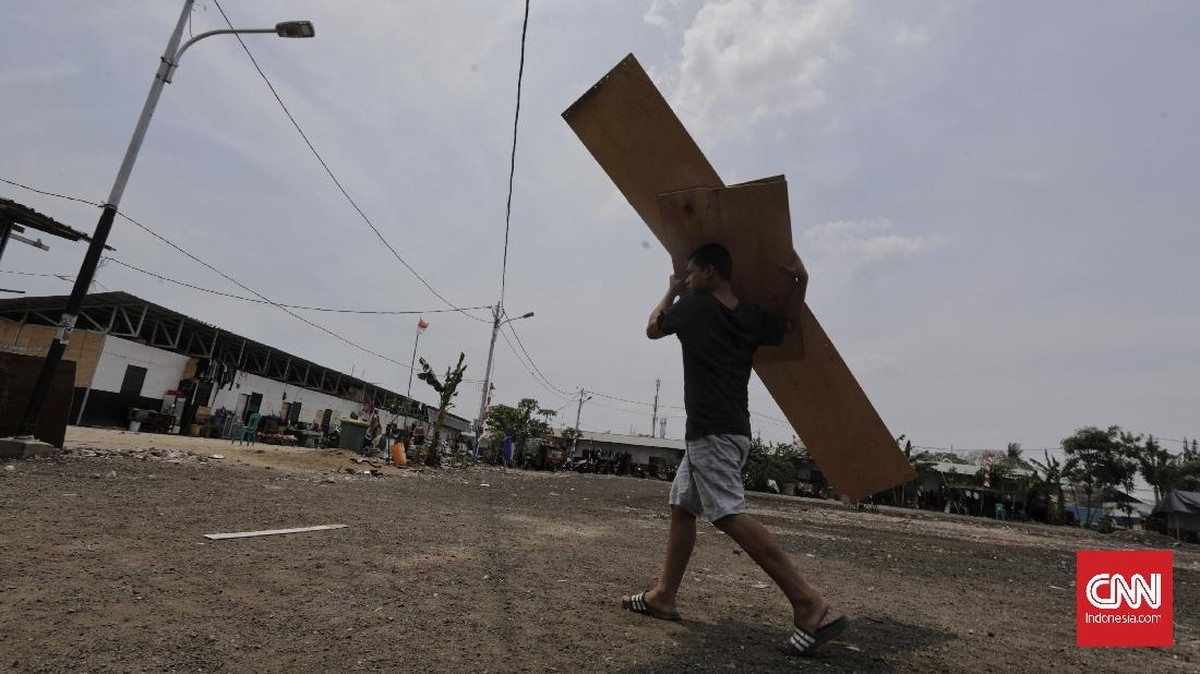 FOTO: Pindahan Sementara Warga Kampung Akuarium