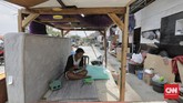 FOTO: Pindahan Sementara Warga Kampung Akuarium Warga di kampung akuarium melakukan pindahan sementara untuk menunggu rampungnya proyek pembangunan kampung susun akuarium oleh Pemprov DKI.