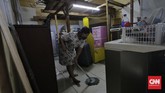 FOTO: Pindahan Sementara Warga Kampung Akuarium Warga di kampung akuarium melakukan pindahan sementara untuk menunggu rampungnya proyek pembangunan kampung susun akuarium oleh Pemprov DKI.