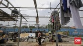 FOTO: Pindahan Sementara Warga Kampung Akuarium Warga di kampung akuarium melakukan pindahan sementara untuk menunggu rampungnya proyek pembangunan kampung susun akuarium oleh Pemprov DKI.