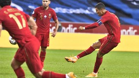 Virus Corona Jauhkan Ronaldo dari Rekor Gol