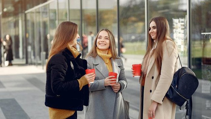 3 Cara Ampuh Menghadapi Teman Kantor yang Nyinyir