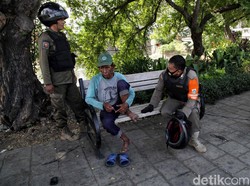 Satpol PP Surabaya Sebar Personel di Titik Rawan Pengemis dan Gelandangan