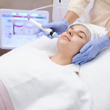 Wajah Glowing dan Bebas Bakteri dengan Teknologi Facial Teranyar