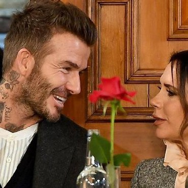 Kocak, Victoria & David Beckham Saling Lempar Ejekan Saat Rayakan Natal