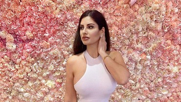 Demi Punya Pinggang Terkecil, Model Playboy Lakukan Oplas Rp1,9 Miliar