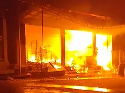 Toko di Trenggalek Ludes Terbakar Setelah Percikan Api Sambar Bensin Tumpah
