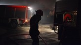 FOTO: Kebakaran Kamp Pengungsi Terbesar di Yunani Kebakaran melanda kamp pengungsi terbesar di Yunani pada Rabu (9/9) di tengah pemberlakuan lockdown akibat pandemi Covid-19.