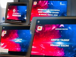 Menteri ESDM Raih Penghargaan Pemimpin Terpopuler di Sosial Media