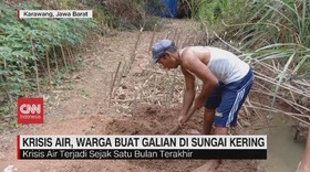 VIDEO: Krisis Air, Warga Buat Galian di Sungai Kering