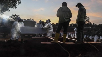 Kasus positif Covid-19 di Indonesia terus bertambah sejak enam bulan kasus pertama diumumkan pemerintah. Per Selasa (8/9), kasus positif mencapai 200 ribu.