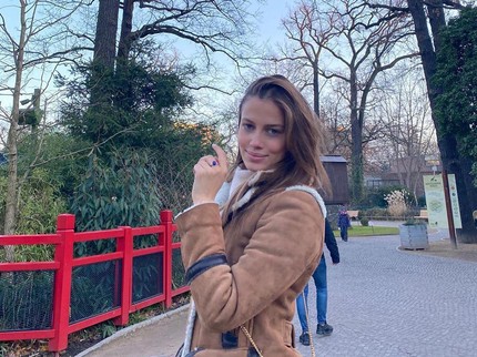 Pacar Cantik Brad Pitt Beri Balasan Menohok pada Netizen yang Membencinya