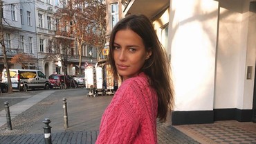 Putus dari Brad Pitt, Nicole Poturalski Kembali ke Pelukan Suami