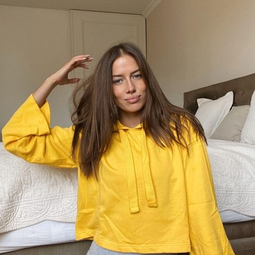 Pacar Baru Brad Pitt Diduga Sindir Angelina Jolie lewat Instagram