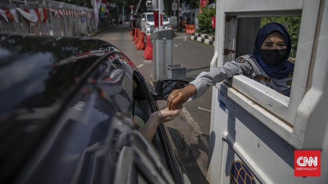 Menurut Gubernur Jakarta Pramono belum ada rencana menaikkan tarif parkir, justru pihaknya sedang mengkaji penerapan pembayaran parkir cashless.