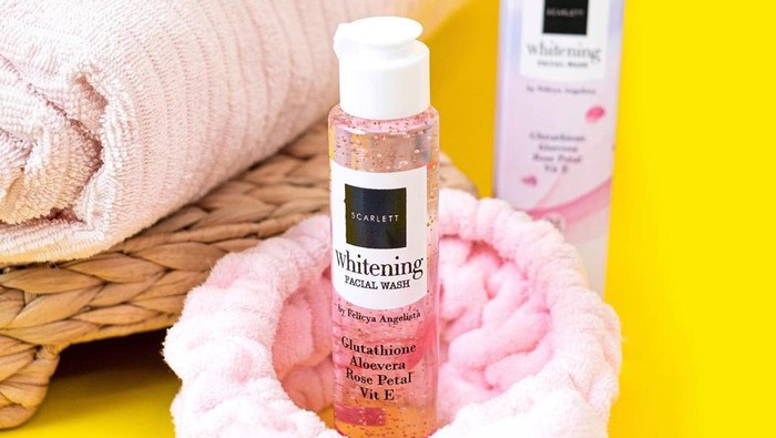 Cerahkan dan Lembapkan Kulit dengan Scarlett Facial Wash