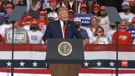 VIDEO: Trump Ejek Kamala Harris saat Kampanye