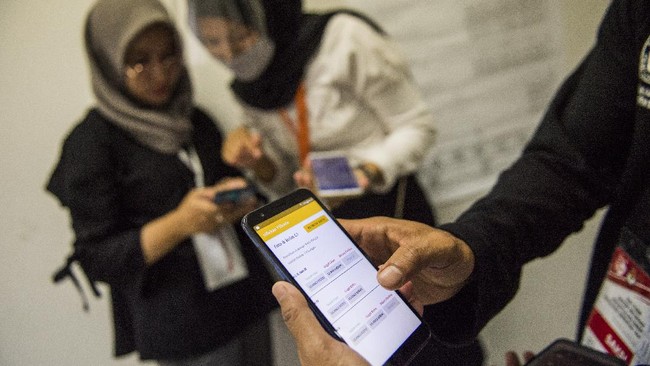 Bawaslu menilai Sistem Informasi Rekapitulasi (Sirekap) KPU yang dipakai untuk menghitung suara pilkada masih belum optimal.
