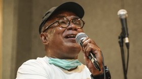 Duka Iwan Fals dan Seleb Melepas Yopie Latul