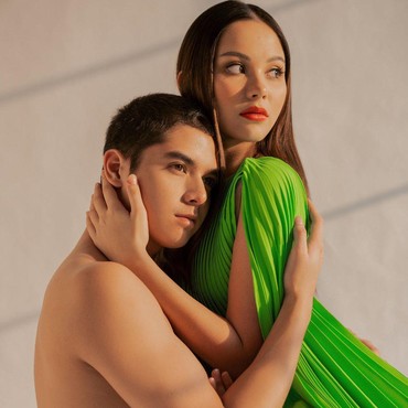 Al Ghazali Telanjang Dada Peluk Mesra Pacar, Netizen: Astagfirullah