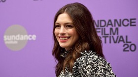 Dukung Mogok Pekerja, Anne Hathaway Cabut dari Photoshoot Vanity Fair