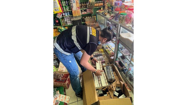 Dari 916 toko, Bea Cukai Banten menindak 913 di antaranya yang ditemukan menjual rokok ilegal. 