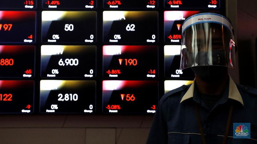 Laju bursa saham domestik langsung tertekan dalam pada perdagangan hari ini, Kamis (10/9/2020) usai Pemerintah Provinsi DKI Jakarta mengumumkan akan memberlakukan kebijakan pembatasan sosial berskala besar (PSBB) mulai Senin pekan depan.

Sontak, investor di pasar saham bereaksi negatif. Indeks Harga Saham Gabungan anjlok lebih dari 4% ke level 4.920,61 poin. Investor asing mencatatkan aksi jual bersih Rp 430,47 miliar sampai dengan pukul 10.18 WIB.  (CNBC Indonesia/ Tri Susilo)