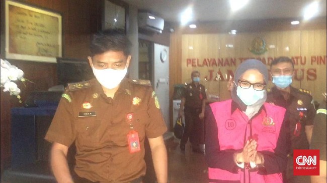 Jaksa Pinangki menjalani pemeriksaan di Kejagung selama hampir 15 jam, Rabu (9/9). Ia dicecar 20 pertanyaan terkait pencucian uang dalam kasus Djoko Tjandra.