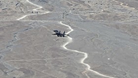 Jet Tempur China Tabrak Burung hingga Covid Serang Pentagon
