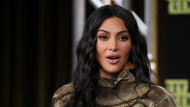 Kim Kardashian menerima penghargaan Fashion Icon dalam ajang People's Choice Awards 2021.