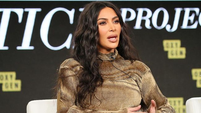 Kim Kardashian dikabarkan merasa tidak nyaman dengan pernyataan Kanye West di depan publik tentang keinginan untuk rujuk.