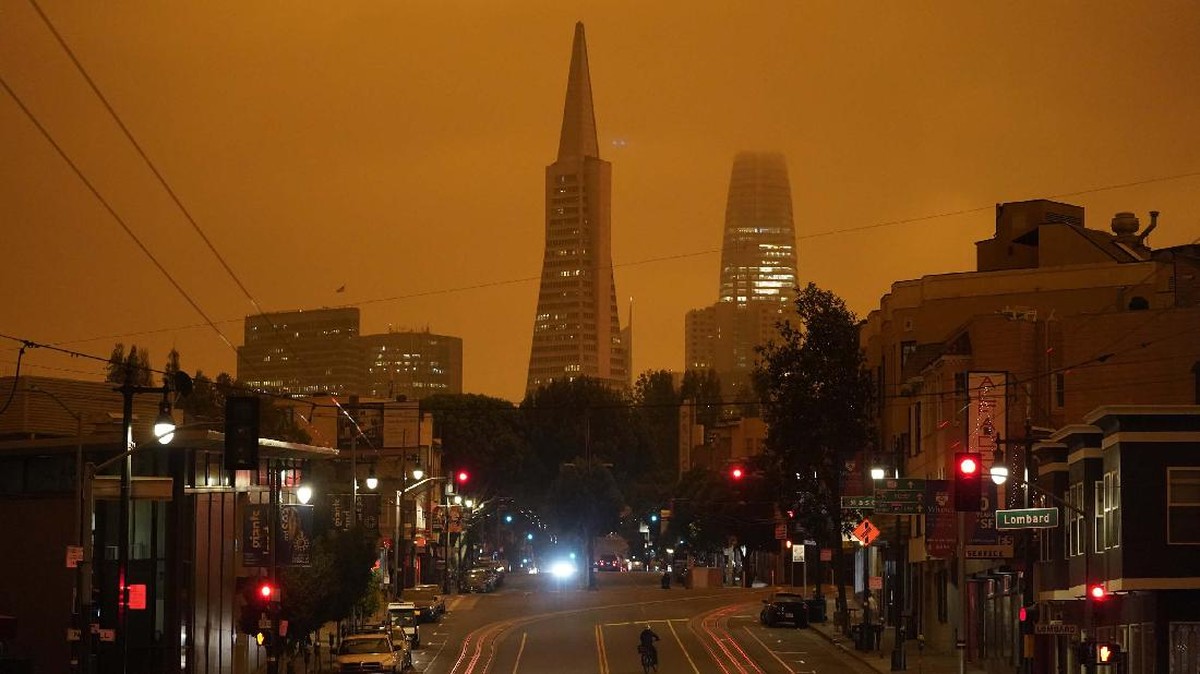 FOTO: Langit 'Mars' akibat Kebakaran Hutan California