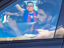 Suarez Cuma Senyum Tanggapi Hoax Masa Depannya